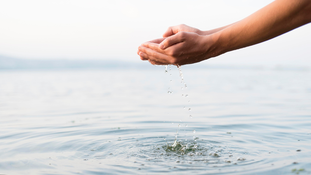 Sonhar com água: mensagens ocultas do subconsciente